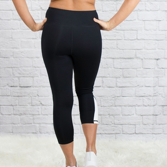 Cali Color Block Capri Legging - Picture 5 of 5